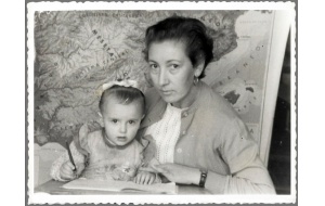 1951 - La profesora con su sobrina